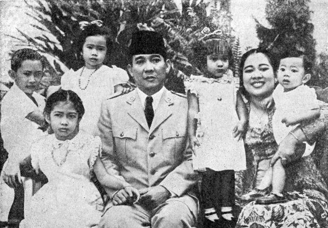 Sukarno Suka Banyak Anak, Tak Suka KB